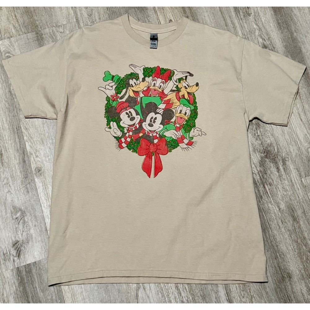 Mickey Mouse and‎ friends Christmas holiday Tshirt size large